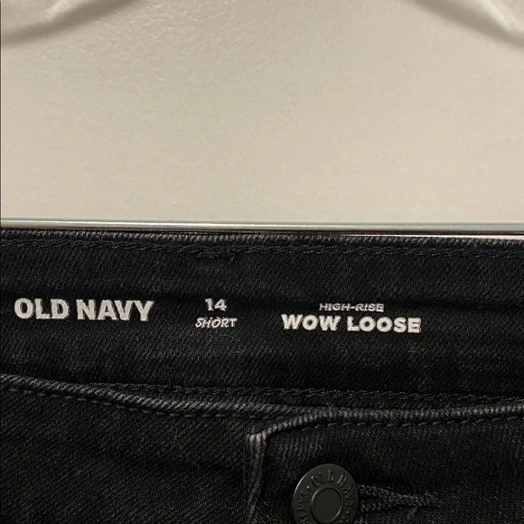 Old Navy Women's Black WOW Loose Jeans
Size 14S - Picture 2 of 5
